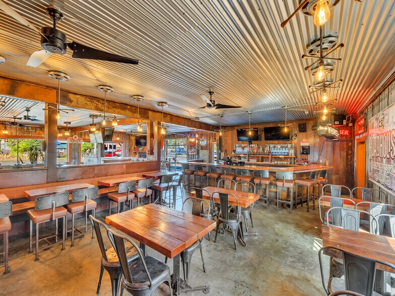 More Photos Of 780 US-101, Chinook Restaurant For Sale