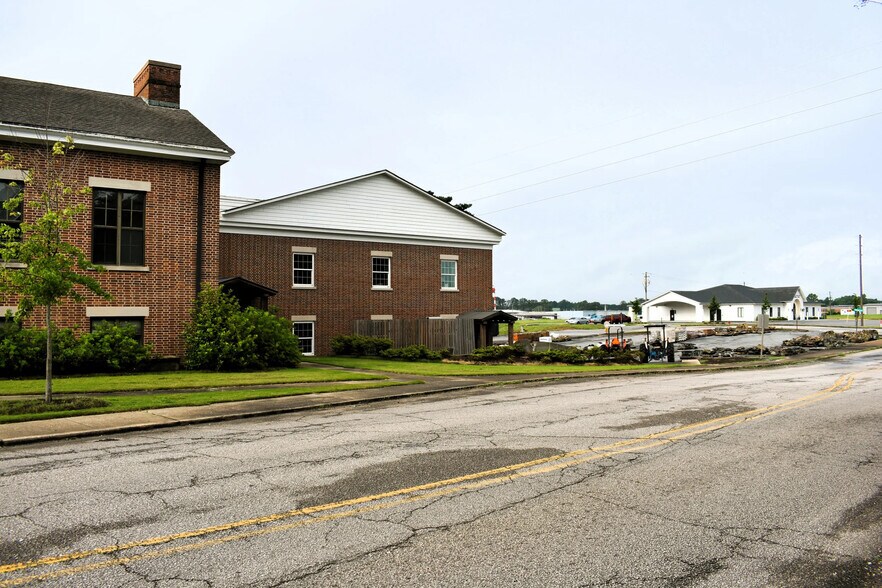More Photos Of 755 Lee St, Alexander City Office For Lease