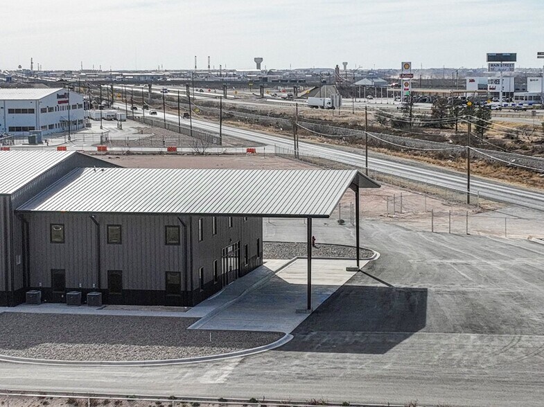 More Photos Of 5261 W Murphy St, Odessa Industrial For Lease