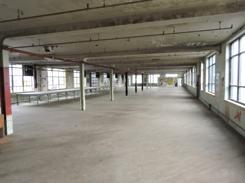 More Photos Of 301 Winchester Ave, Martinsburg Light Manufacturing For Sale