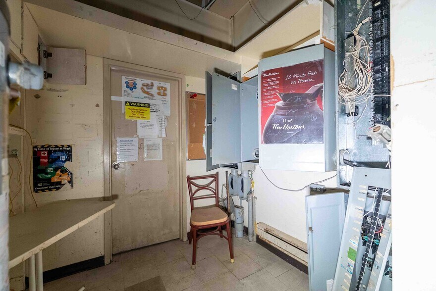 More Photos Of 1181 Notre Dame Av, Sudbury Restaurant For Lease