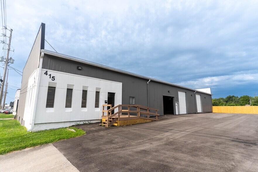 More Photos Of 415 S Kansas Ave, Olathe Warehouse For Lease