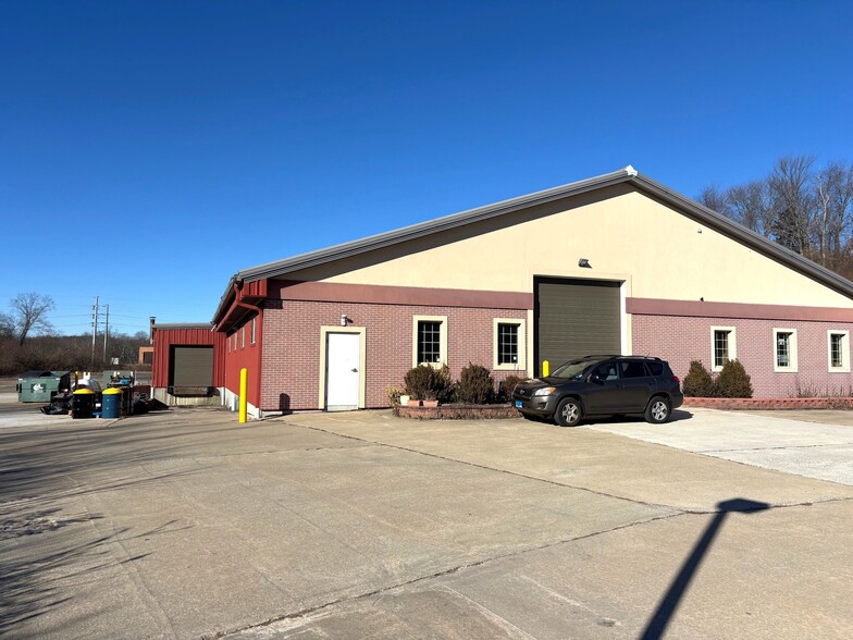 Primary Photo Of 66 Prokop Rd, Oxford Flex For Sale