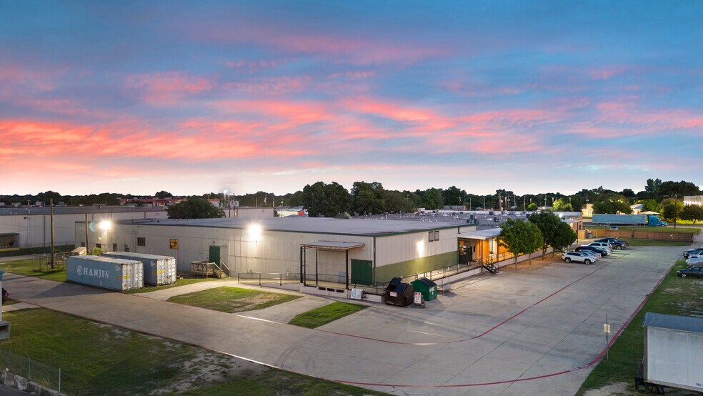 More Photos Of 3363 E Commerce St, San Antonio Unknown For Lease
