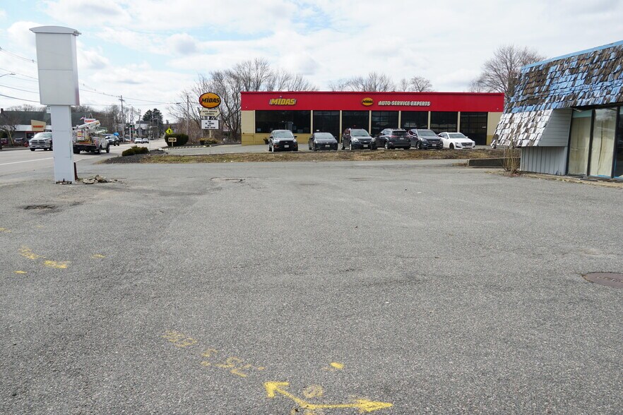 More Photos Of 210 Broad St, Bridgewater Service For Sale