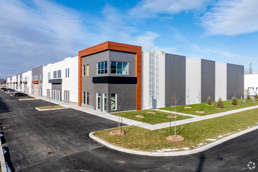 More Photos Of 156 Av D'Iberia, Candiac Industrial For Lease