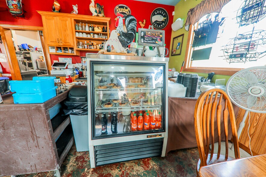 More Photos Of 101 E Main St, Saint Jacob General Retail For Sale