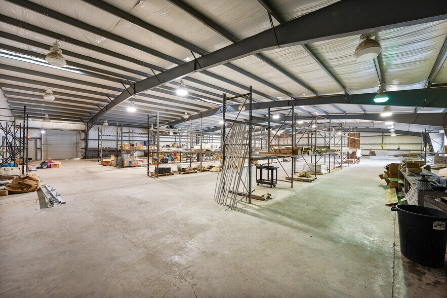 More Photos Of 10462 Hwy 165 S, Forest Hill Warehouse For Sale