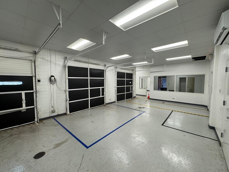 More Photos Of 1403 E Houston St, San Antonio Flex For Lease