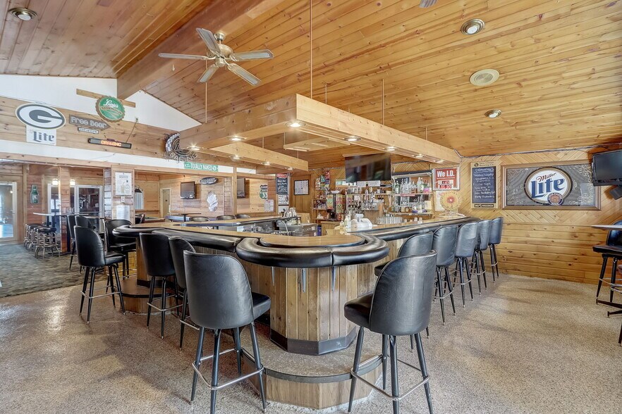 More Photos Of 711 W Racine St, Jefferson Restaurant For Sale