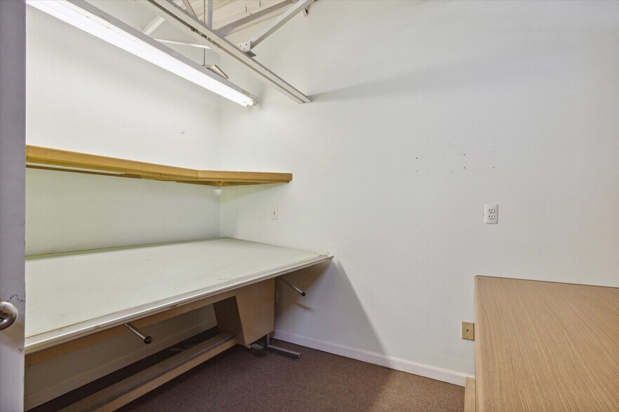 More Photos Of 4800 Joslyn Rd, Lake Orion Light Manufacturing For Sale