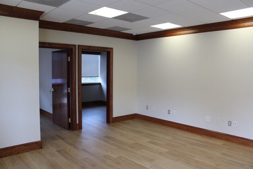 More Photos Of 5924-5930 Harbour Park Dr, Midlothian Unknown For Lease