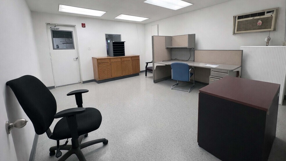 More Photos Of 227 N 8th St, La Porte Warehouse For Lease