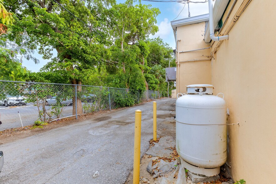 410430 E Sample Rd, Pompano Beach, FL 33064 Restaurant For Sale