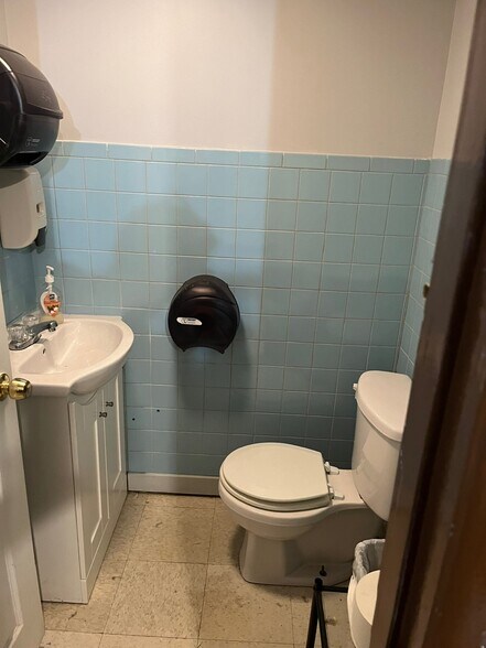 More Photos Of 800 Bowleys Quarters Rd, Middle River Bar For Sale