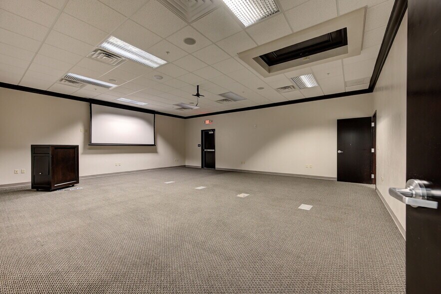 More Photos Of 4509-4513 Memorial Cir, Oklahoma City Office For Sale