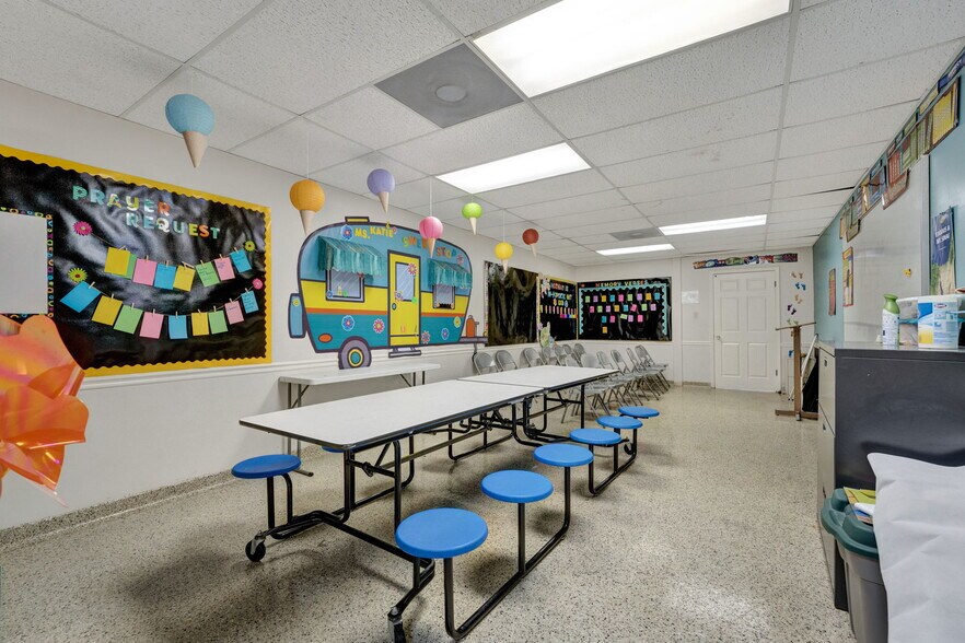 More Photos Of 3232 Covington Pike, Memphis Religious Facility For Sale