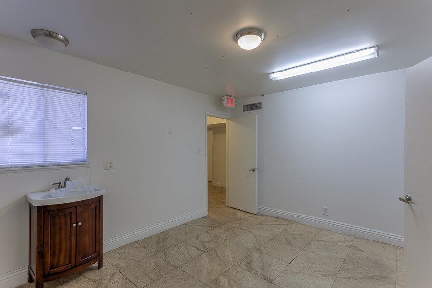 More Photos Of 100 S Jones Blvd, Las Vegas Office For Lease