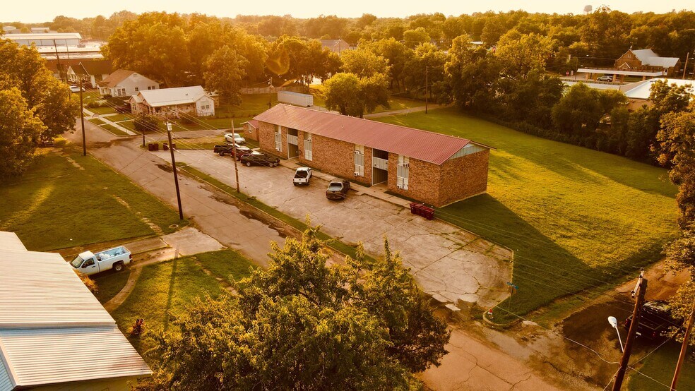 More Photos Of 800 W Washington St, Clarksville Apartments For Sale