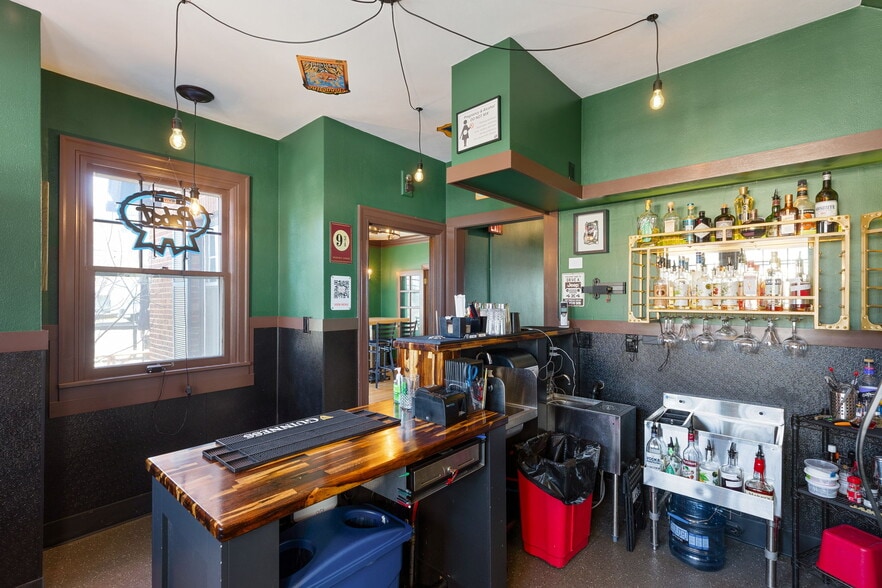 More Photos Of 883 SW Church St, Dallas Restaurant For Sale