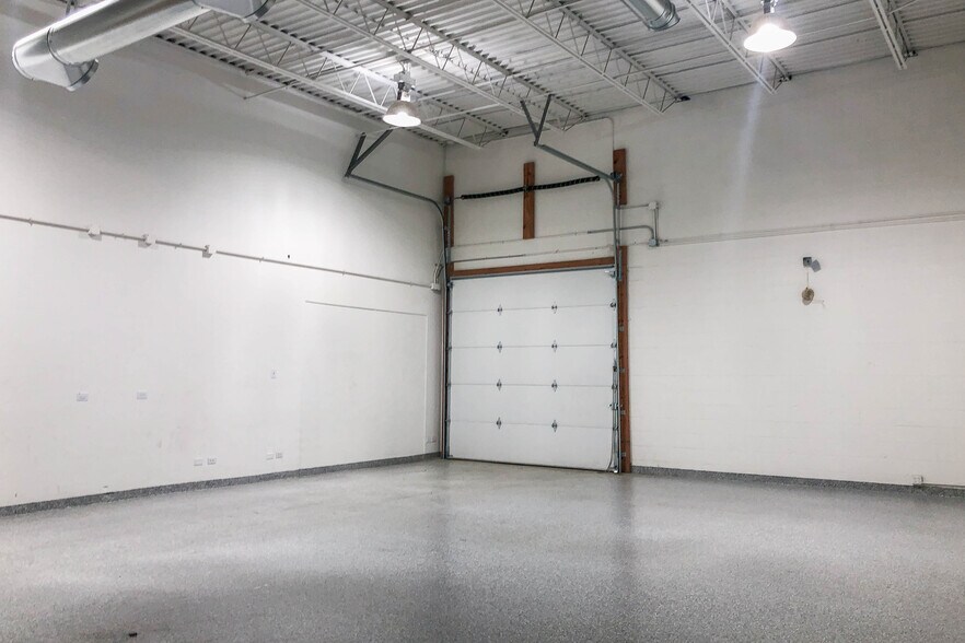 More Photos Of 250 E Dry Creek Rd, Littleton Unknown For Lease