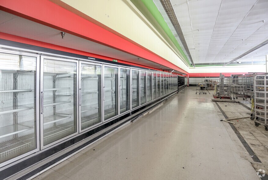 More Photos Of 11625 Fox Rd, Indianapolis Supermarket For Lease