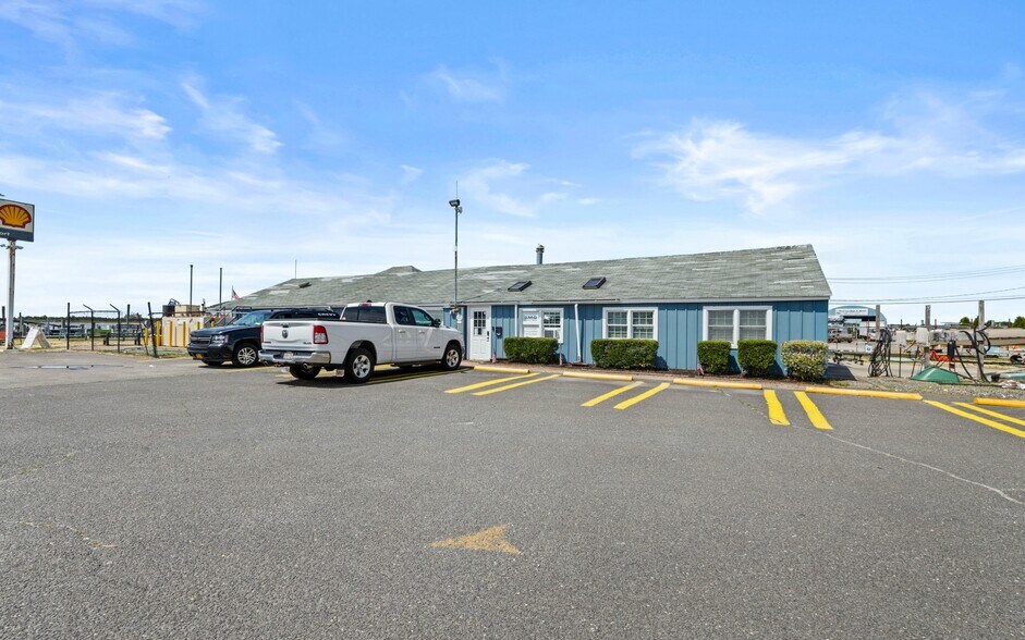 More Photos Of 215 Atlantic Ave, East Moriches Marina For Sale