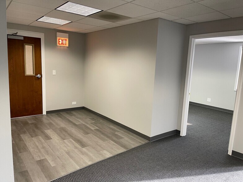 More Photos Of 110 S Hager Ave, Barrington Office For Lease