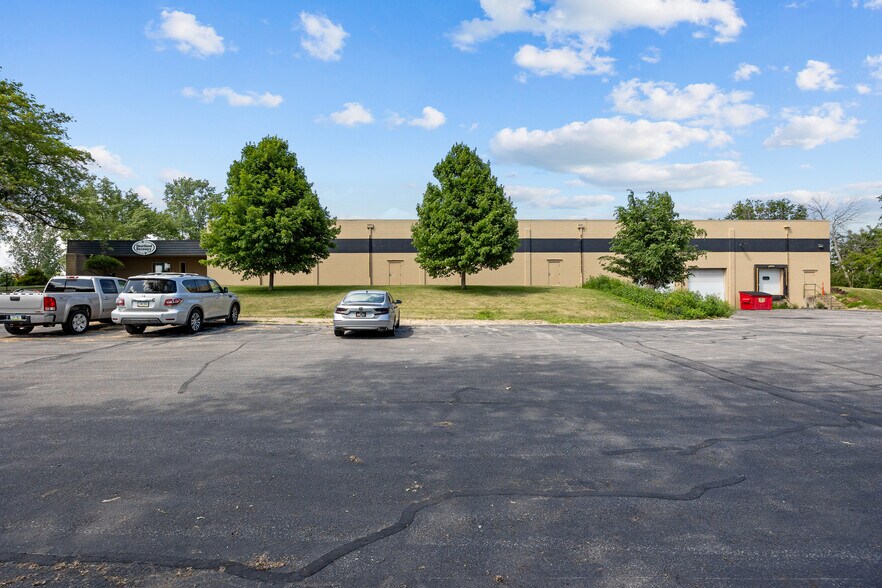 More Photos Of 2860 Industrial Park Rd, Iowa City Warehouse For Sale