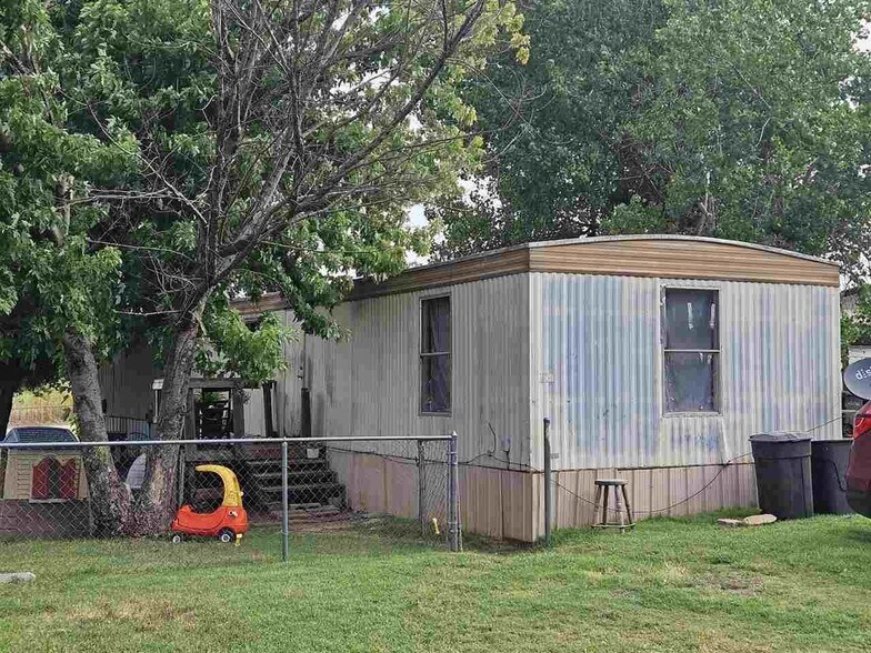 More Photos Of 67 Ash Ave, Elgin Trailer Camper Park For Sale