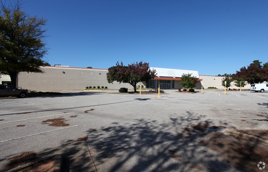More Photos Of 910-980 Kildaire Farm Rd, Cary Unknown For Lease