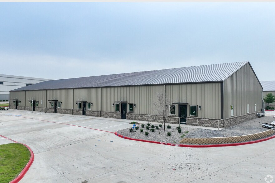 More Photos Of 3265 N McDonald St, McKinney Warehouse For Lease