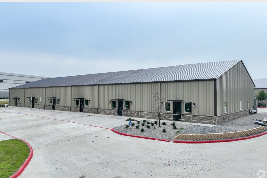 More Photos Of 3265 N McDonald St, McKinney Warehouse For Lease