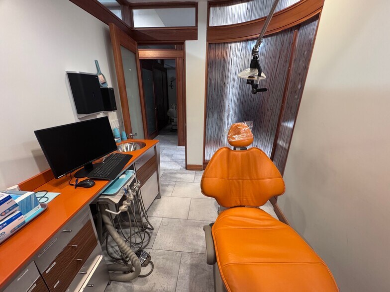 More Photos Of 811-813 Boylston St, Boston Office For Sale