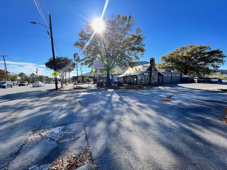 More Photos Of 3147 Broad St, Chattanooga Restaurant For Lease