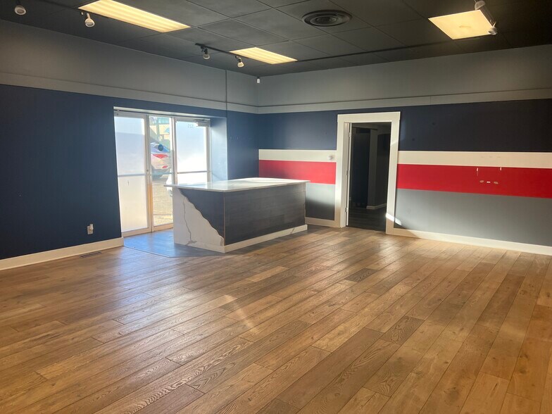 More Photos Of 325 S Broadway, Rochester Storefront Retail Residential For Lease