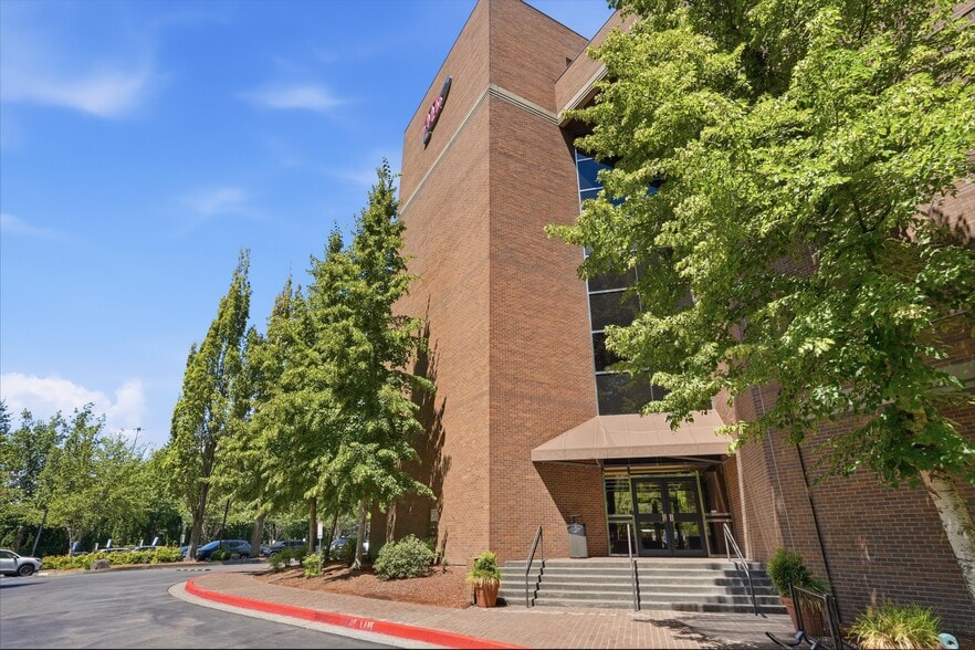 More Photos Of 6 Centerpointe Dr, Lake Oswego Office For Lease