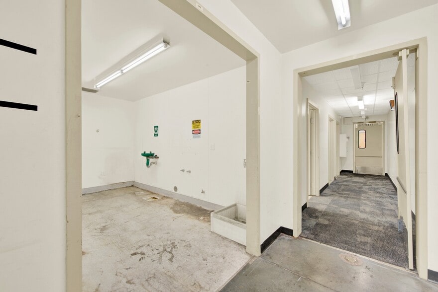 More Photos Of 3340 N Texas St, Fairfield Drugstore For Lease