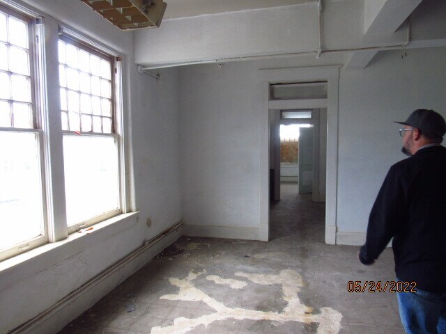 More Photos Of 301 N Washington St, Ardmore Distribution For Sale