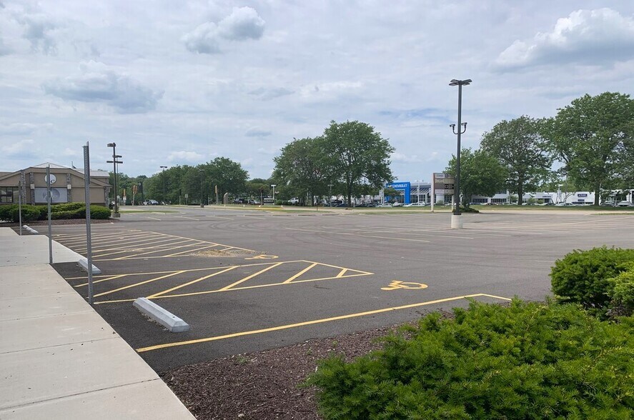 More Photos Of 7123 Cherryvale North Blvd, Rockford Medical For Lease