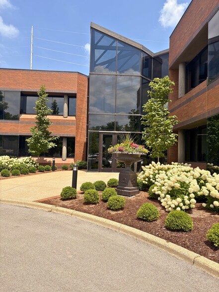 More Photos Of 4910 Brownsboro Rd, Louisville Office For Lease