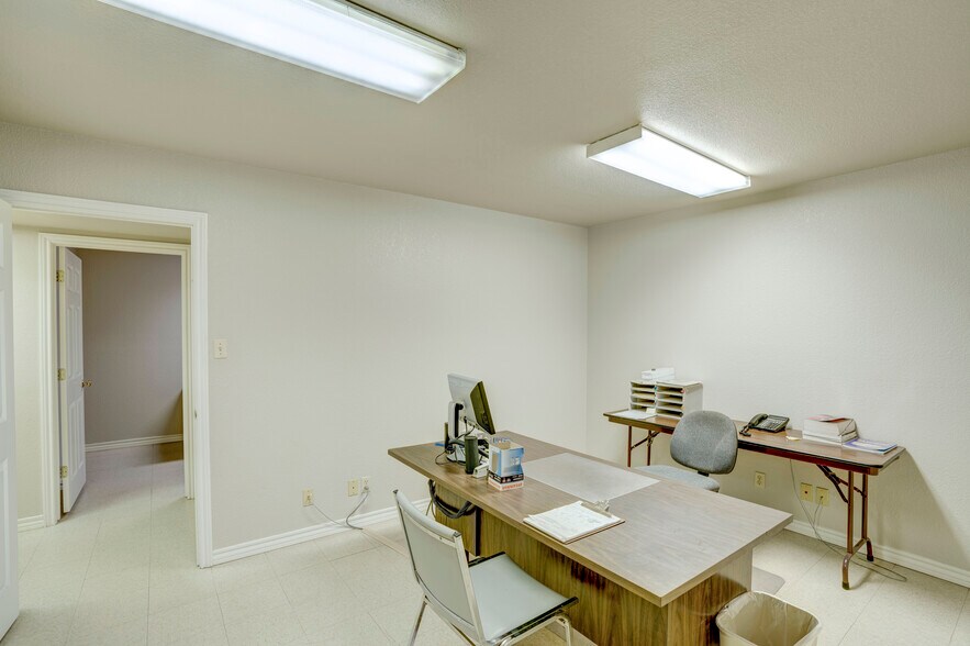 More Photos Of 2620 Carson St, Haltom City Light Distribution For Lease