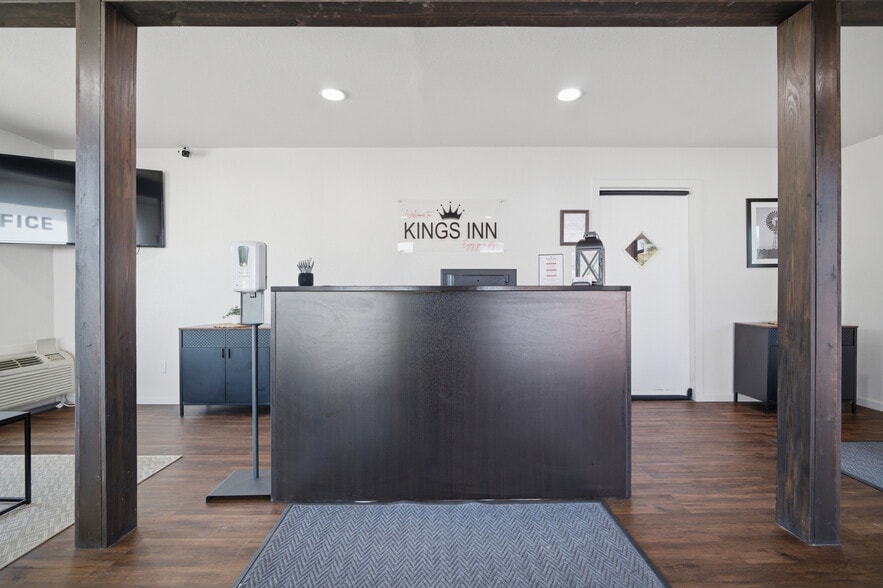 More Photos Of 100 W Wilson St, Valliant Hotel For Sale