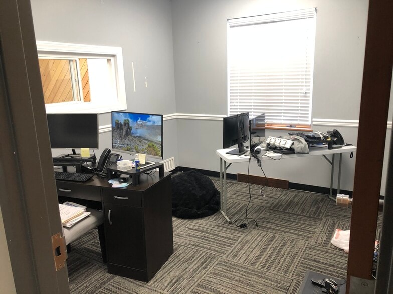 More Photos Of 6 Wesley Ct, Middletown Office For Lease
