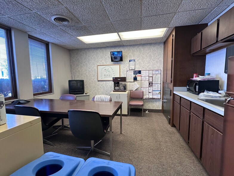 More Photos Of 1219 N Mitchell St, Cadillac Bank For Lease