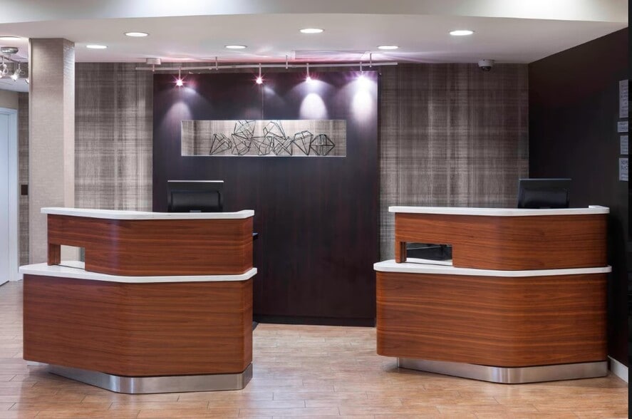 More Photos Of 451 Creighton Rd, Pensacola Hotel For Sale