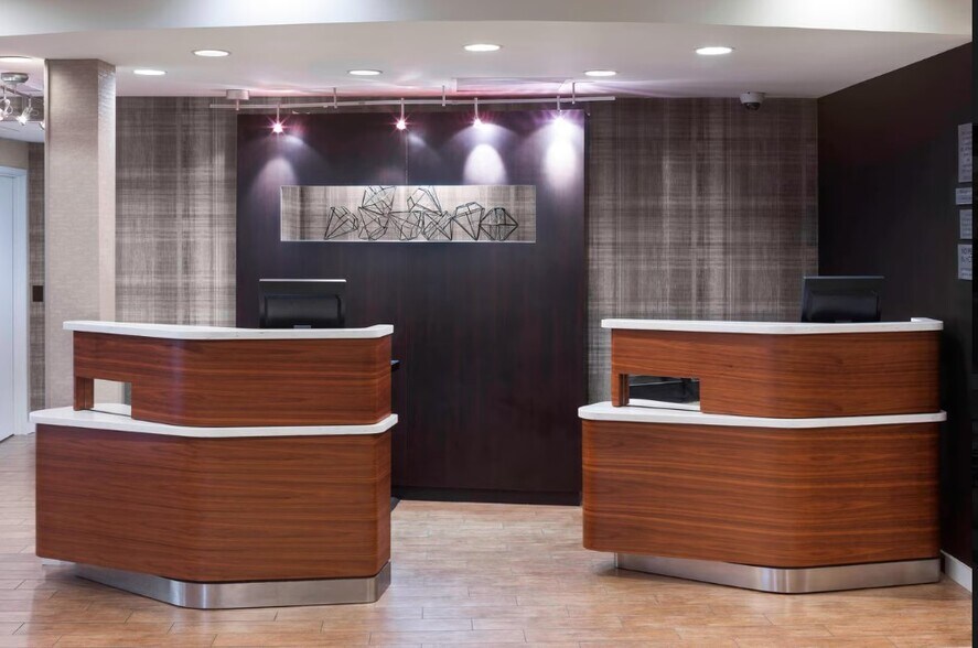 More Photos Of 451 Creighton Rd, Pensacola Hotel For Sale