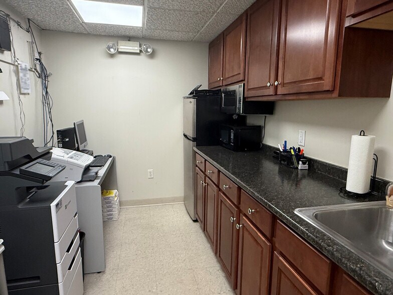 More Photos Of 205 Worcester Ct, Falmouth Loft Creative Space For Sale