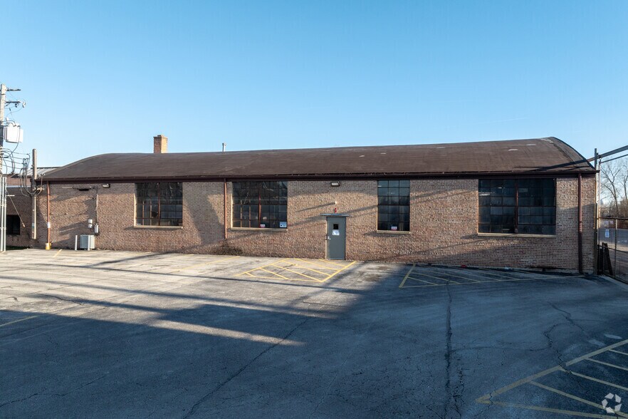 More Photos Of 3800 Wesley Ter, Schiller Park Warehouse For Sale