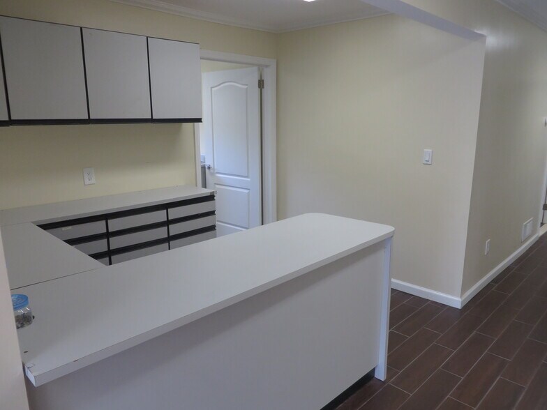 More Photos Of 286 E Main St, Somerville Medical For Lease